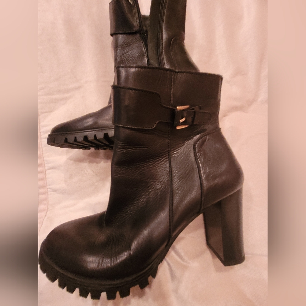 Size EU 38 | Seaside, Made in Portugal ,Black Leather Heeled Ankle Bootie